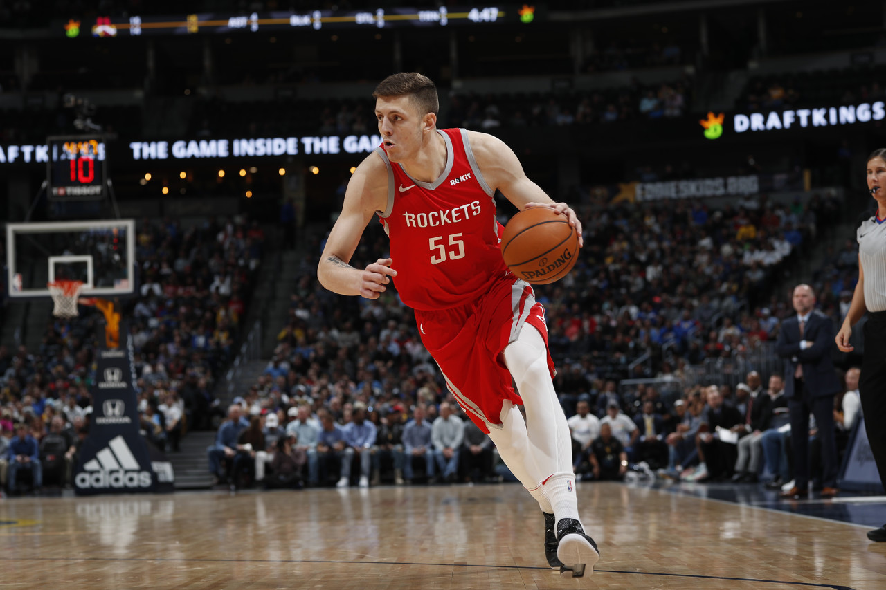 哈滕:有人剛進(jìn)聯(lián)盟時(shí)上不瞭場(chǎng)就不再支持隊友 得到機會(huì )前要堅持