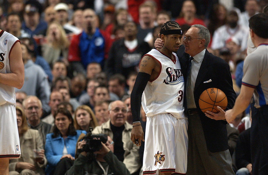 馬佈裡:拉裡-佈朗在雅典的重點(diǎn)不是贏(yíng) 而是告訴黑人孩子該做什麼