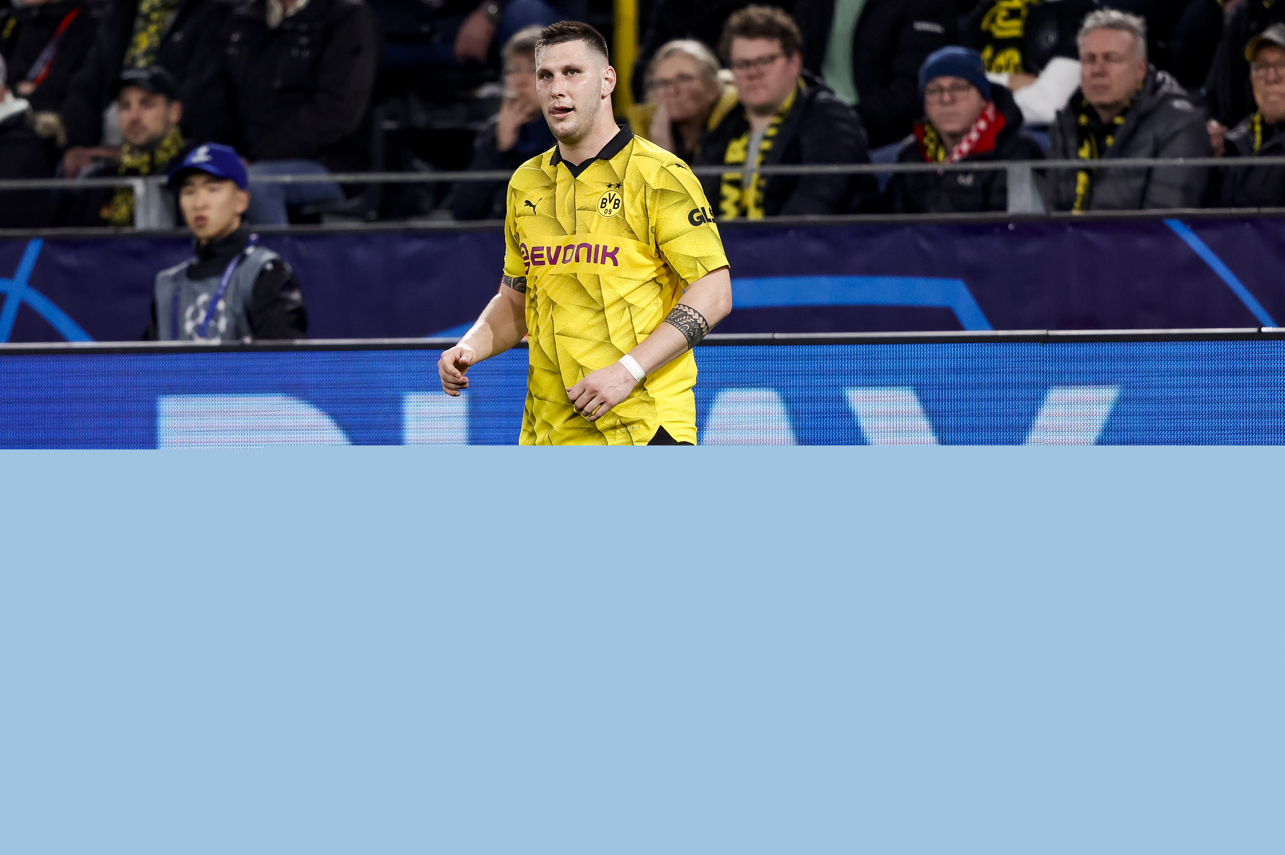 世體：聚勒幾乎確定無(wú)緣出戰巴薩，埃姆雷-詹可能將客串中衛